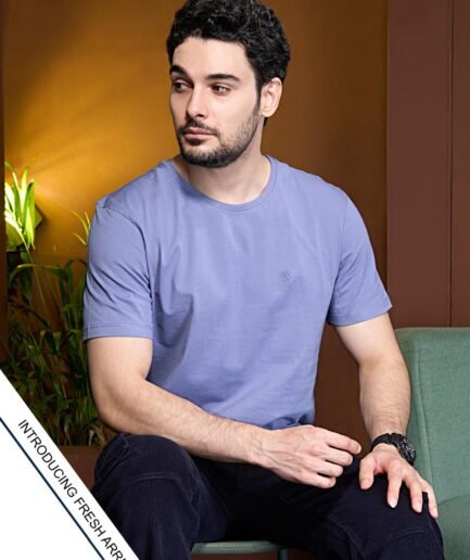 Comfortable and stylish lavender-blue men’s T-shirt